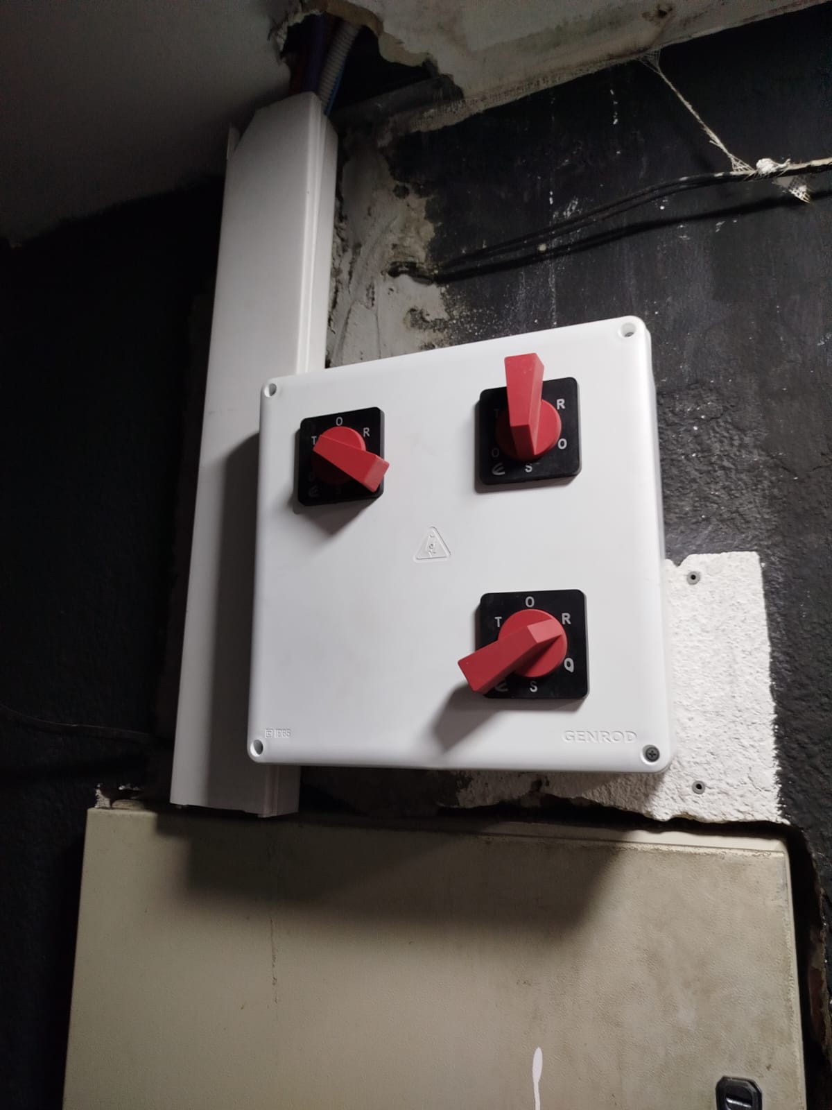 Instalación de iluminación LED en local comercial